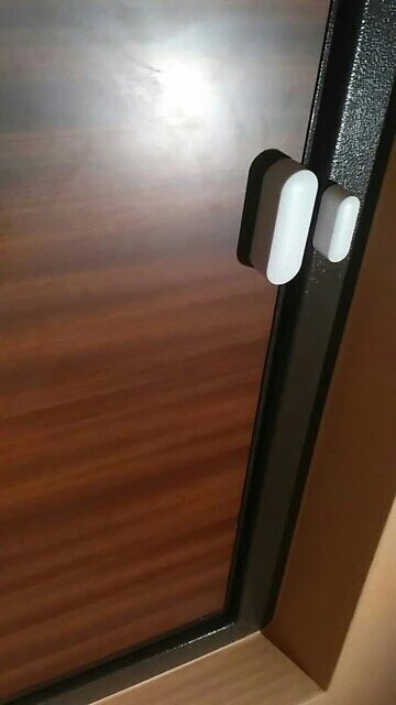 дверь, сплошной противосъем в двери, двери купе, датчик окна xiaomi как крепить, шкаф купе с врезными ручками