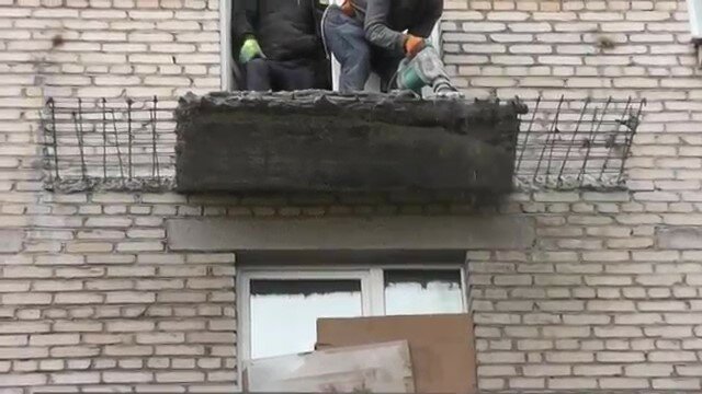 обвал балконной плиты, разрушение балконной плиты, балкон, эвакуационный балкон в многоквартирном доме, аварийная балконная плита