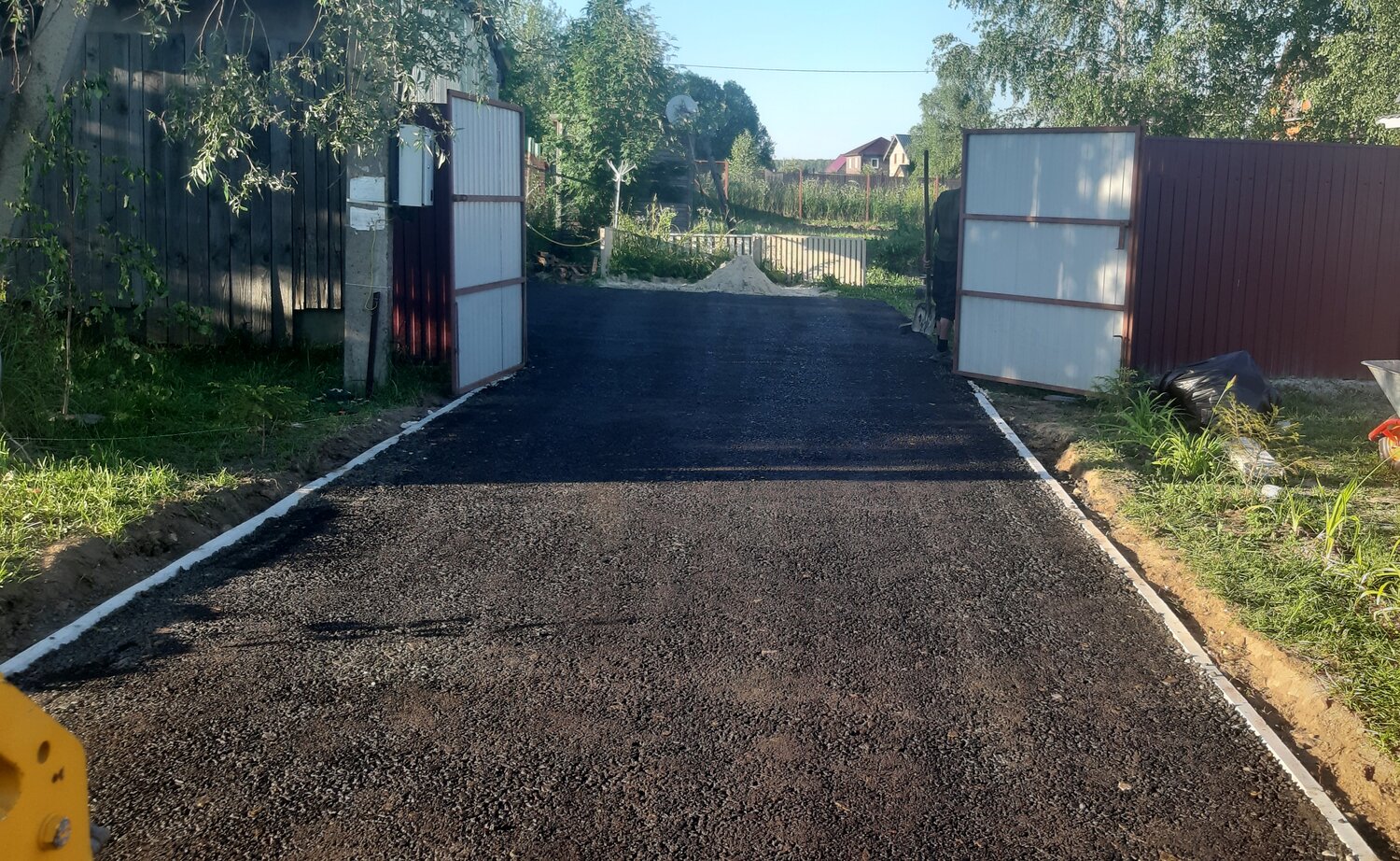 покрытие из асфальтовой крошки, парковка из асфальтовой крошки, асфальтирование дачного участка, дорожки из асфальтовой крошки, снт клочково солнечногорский район