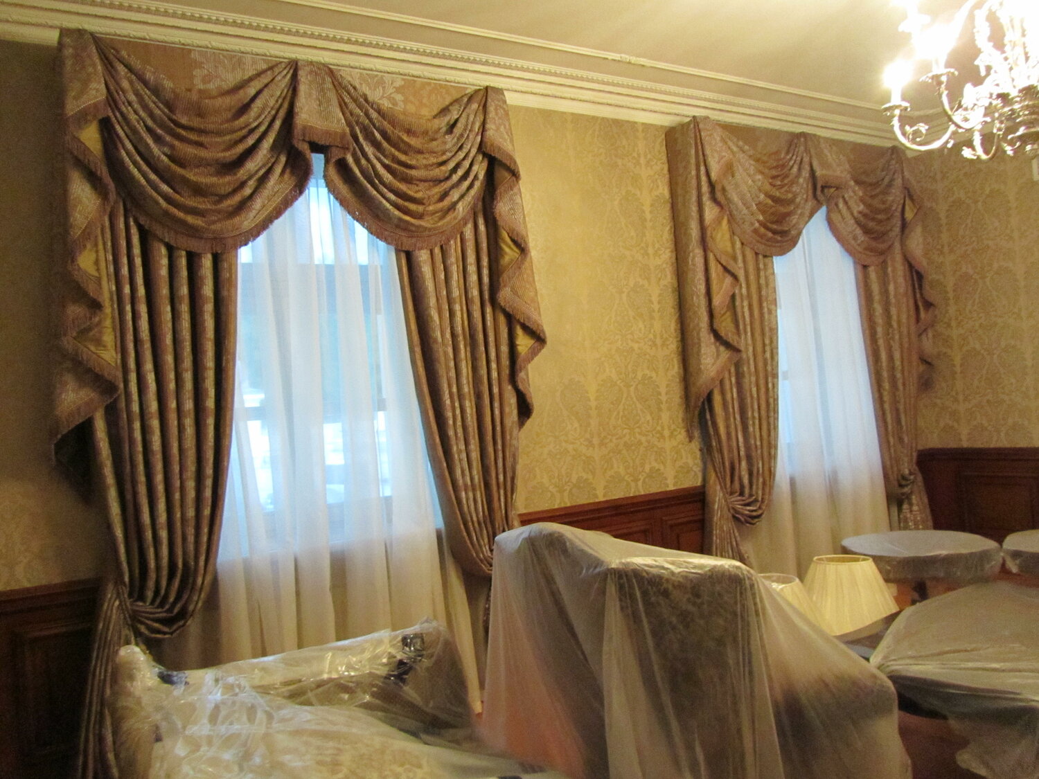 ламбрекен, красивые шторы для столовой, шторы с ламбрекеном в гостиную на 2 окна, шторы в гостиную в кузнецке, шторы в кабинет