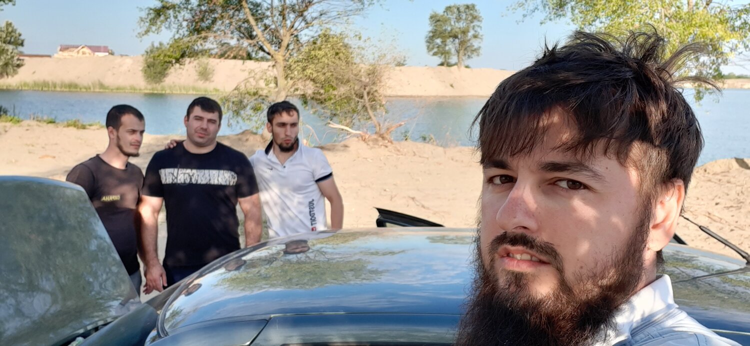 Али И.