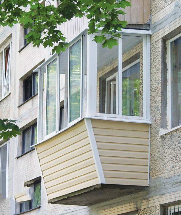остекление балконов и лоджий, балкон снаружи, пластиковый балкон с выносом, балкон, балкон с выносом