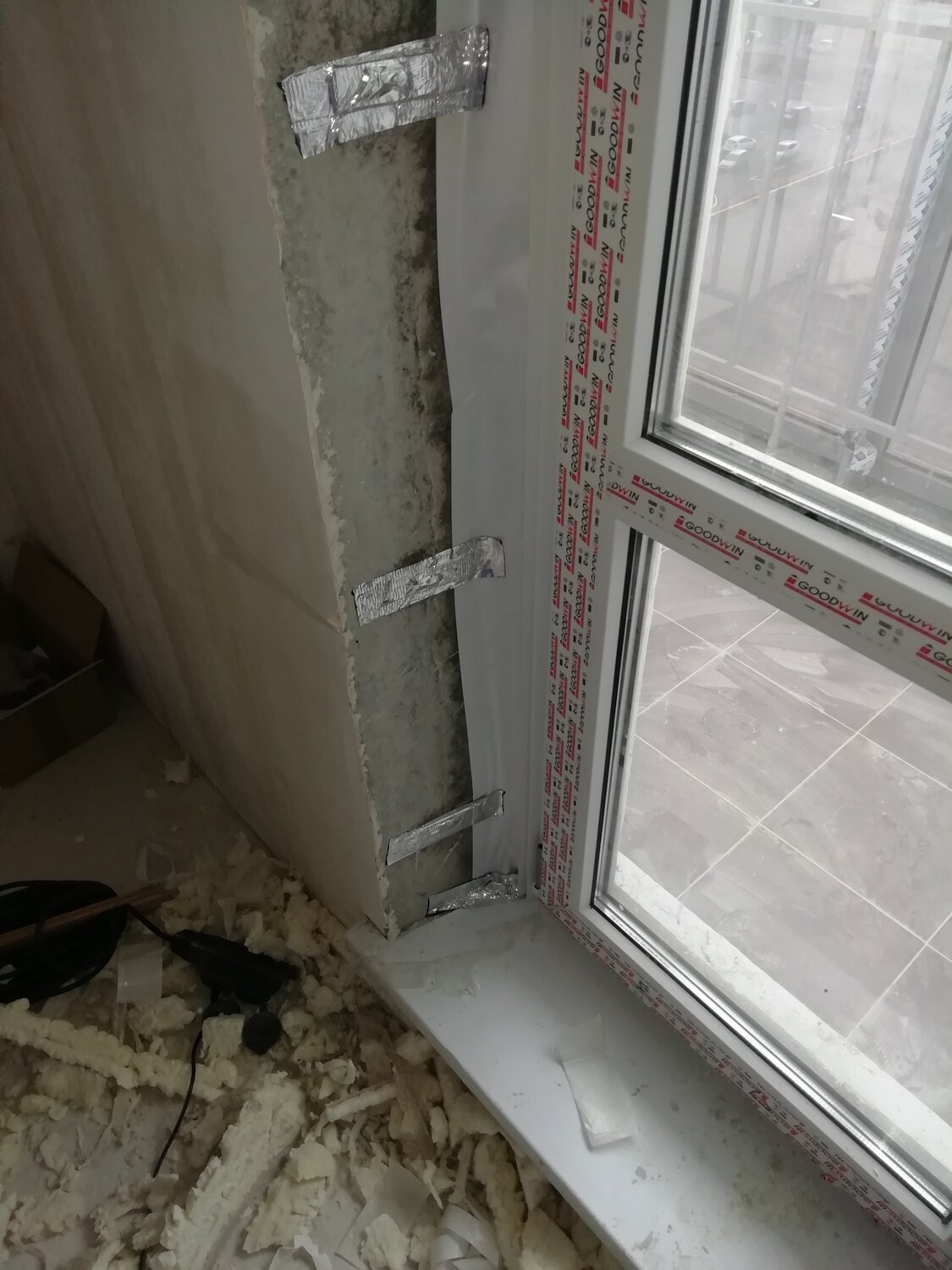 штукатурка подоконника и откосов, пластиковые окна на старый подоконник, оконный откос из пеноплекса, окна, откосы под подоконник