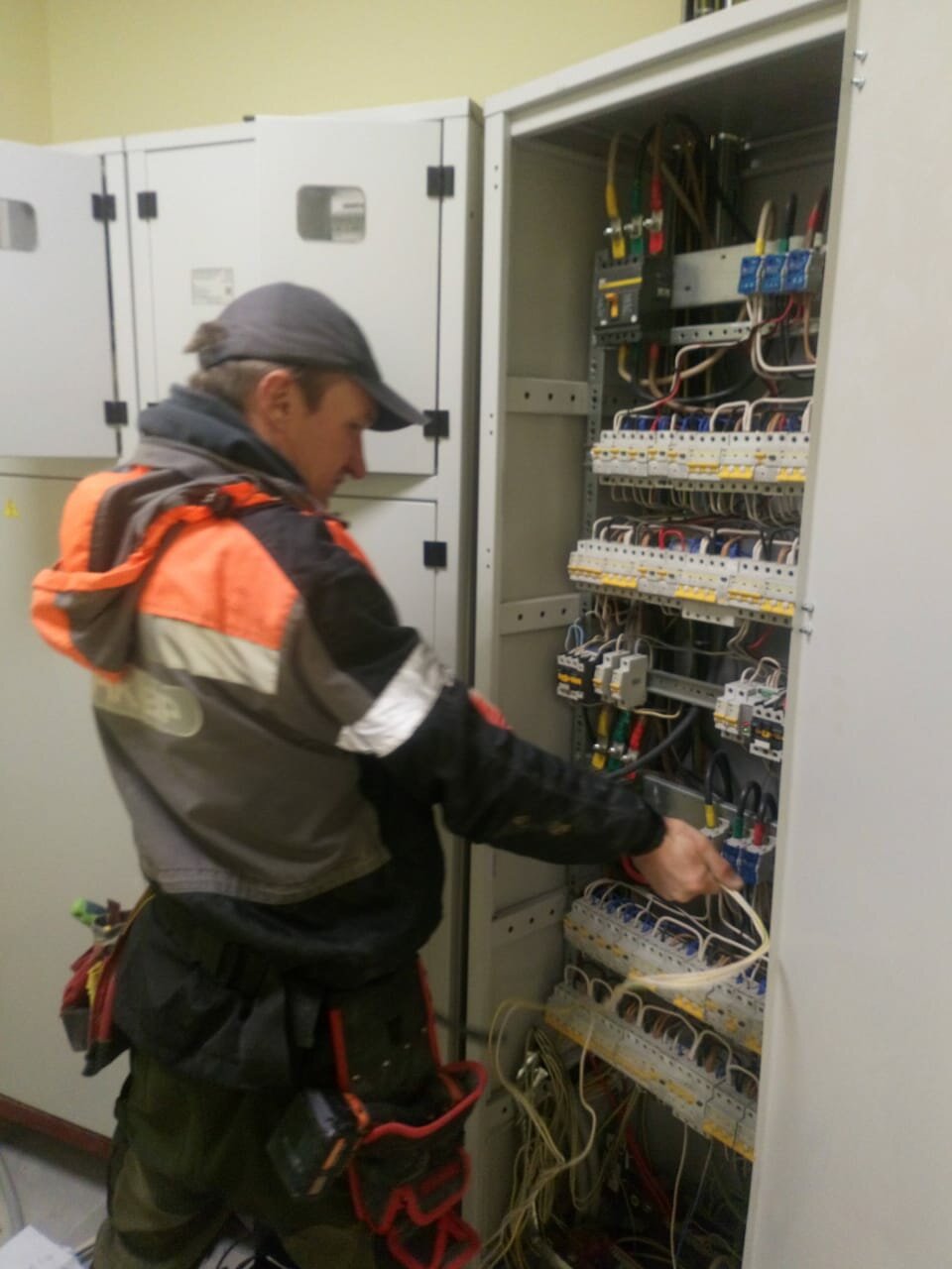 электромонтаж, электрик, электромонтажные работы, электромонтёр, electrician