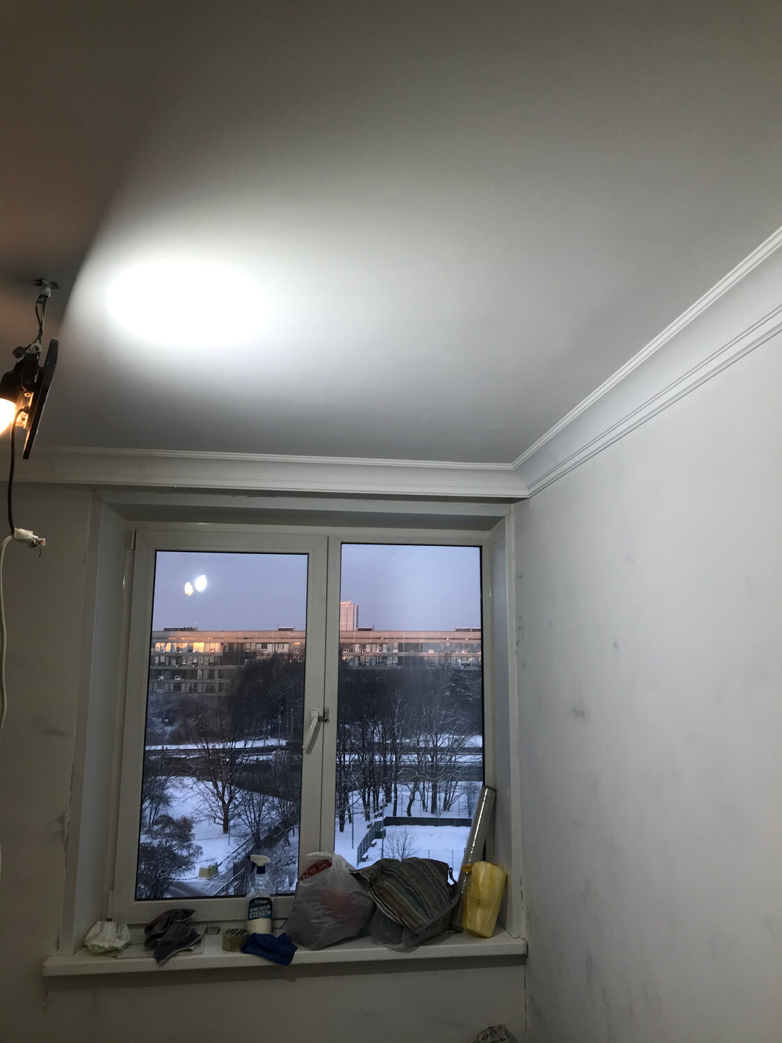 квартира, потолок, натяжной потолок, пустая комната 14 кв м, окна