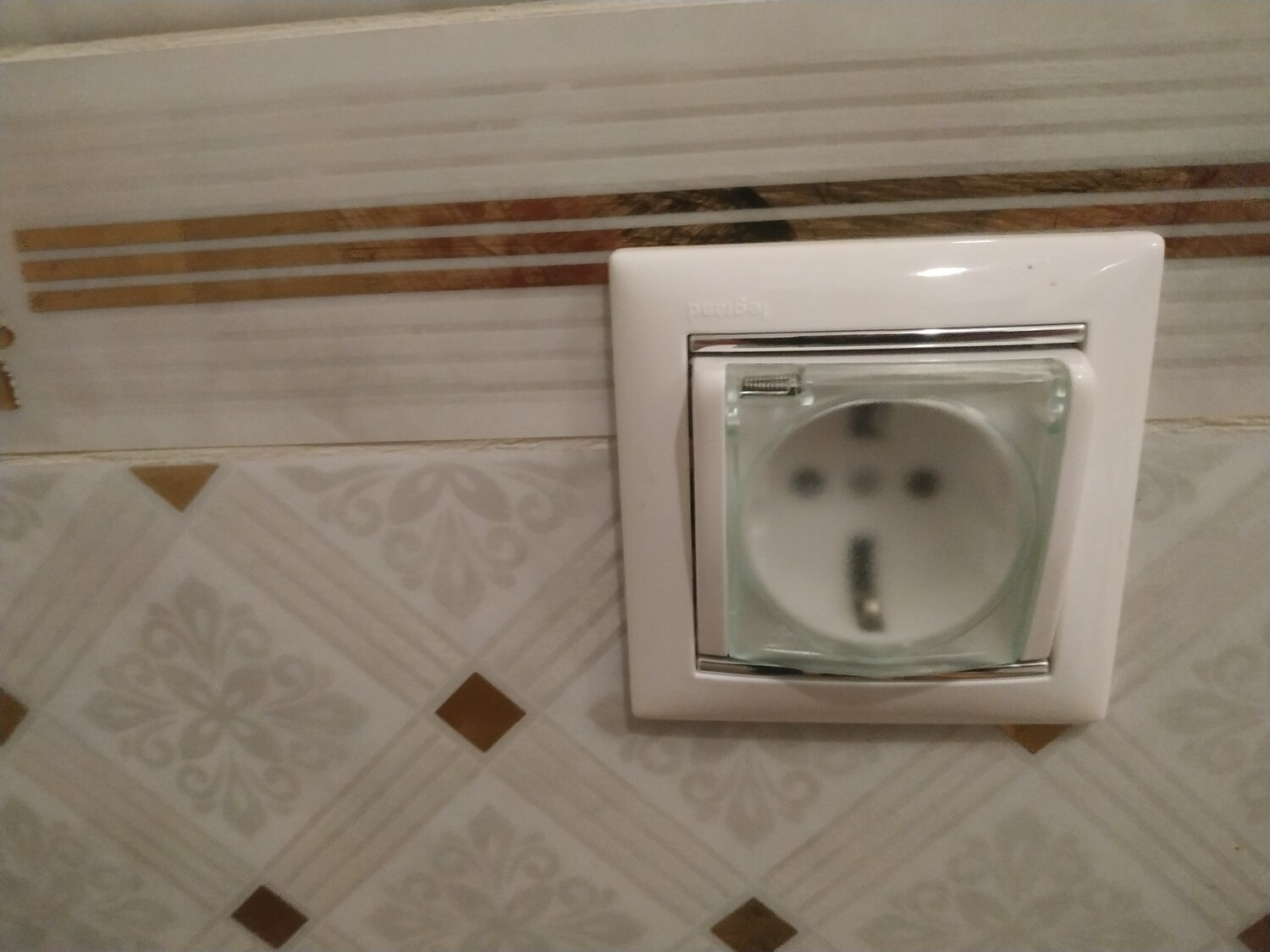 розетка, розетка с заземлением, mgu61.037.25 розетка 1м с кр ip44 беж.unica, розетка со шторками, монтаж накладной розетки