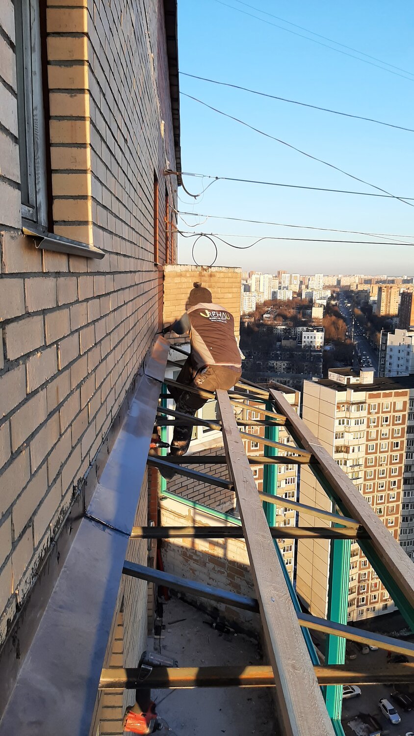 балкон, кровельное ограждение, навесной балкон, крыша, ограждение кровель перилами