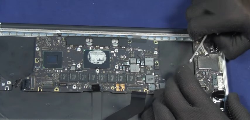 macbook air, macbook air a1466 внутри, macbook air 2014 материнская, macbook air 13 wifi расположение, macbook air 13 a1466