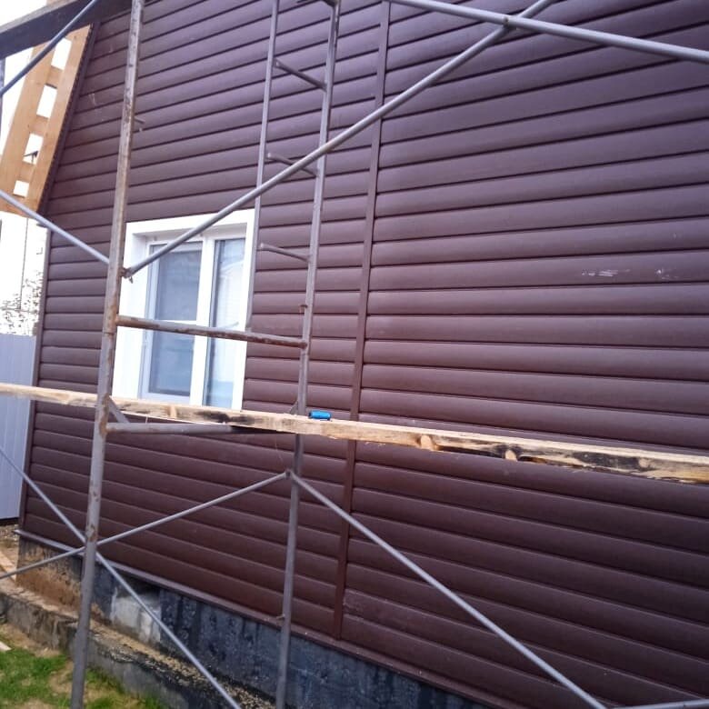 сайдинг, леса строительные отделка сайдингом, обшитый дом сайдинг unicolor "vox" белый, вентилируемый фасад металлосайдинг, дом обшитый сайдингом