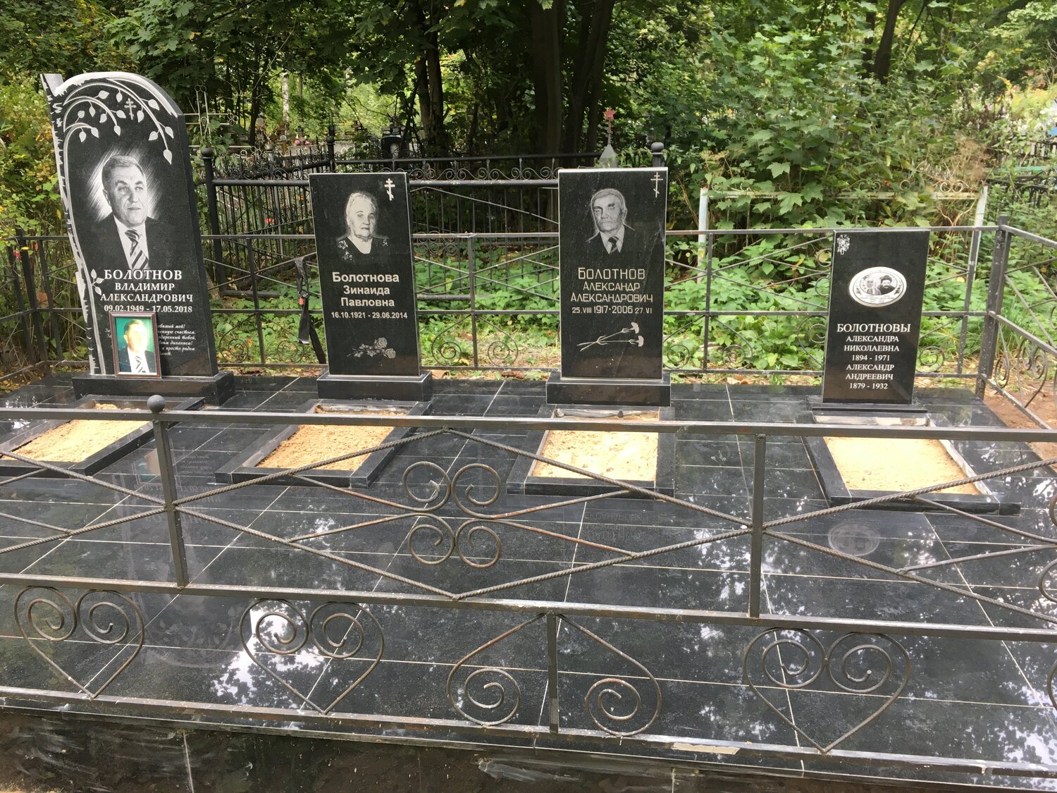 кладбище, могила, памятники, памятники на могилу тройные захоронения, семейные памятники на могилу