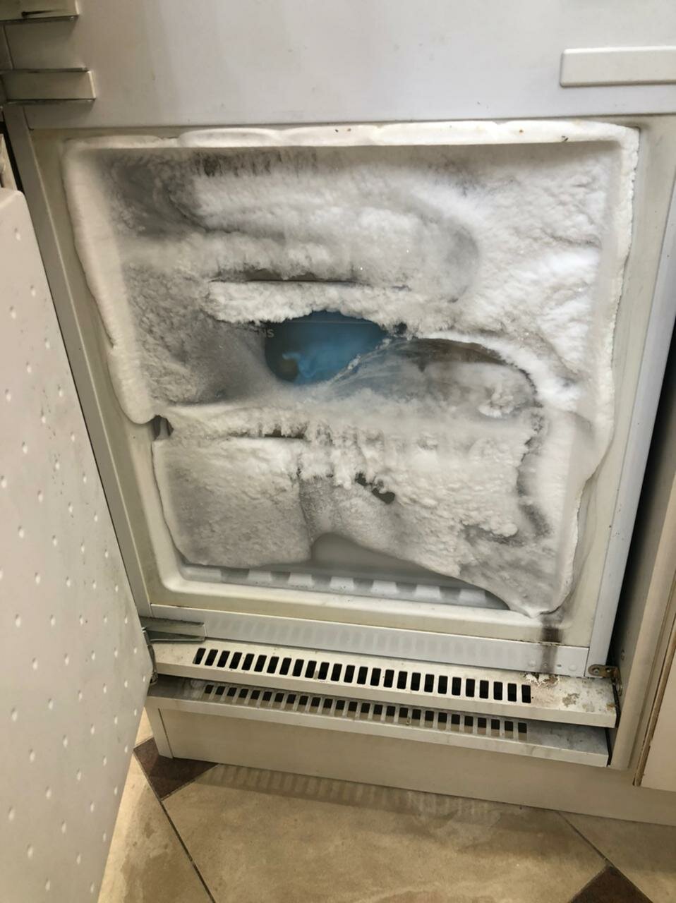 холодильник, бытовая техника, холодильник бирюса двухкамерный разморозка, бытовые холодильники, морозилка намораживает лед либхер ноу фрост