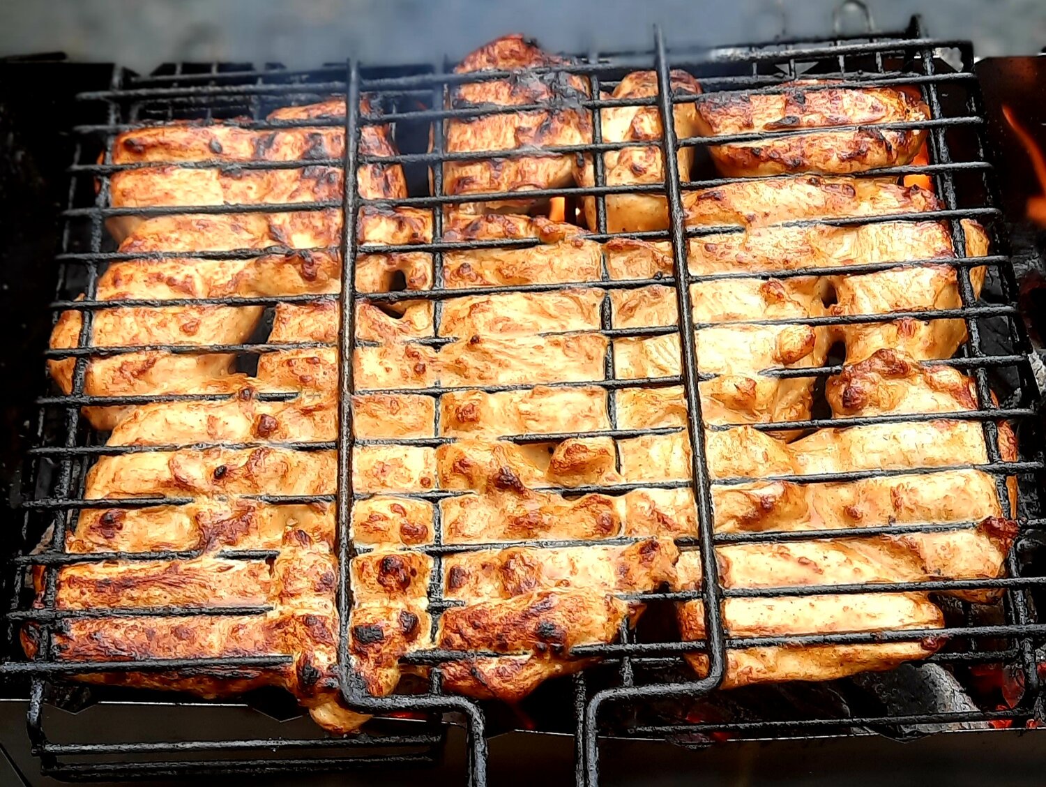 мясо на мангале, грудинка на мангале на решетке, шашлык на решетке, стейк на мангале, свинина на мангале