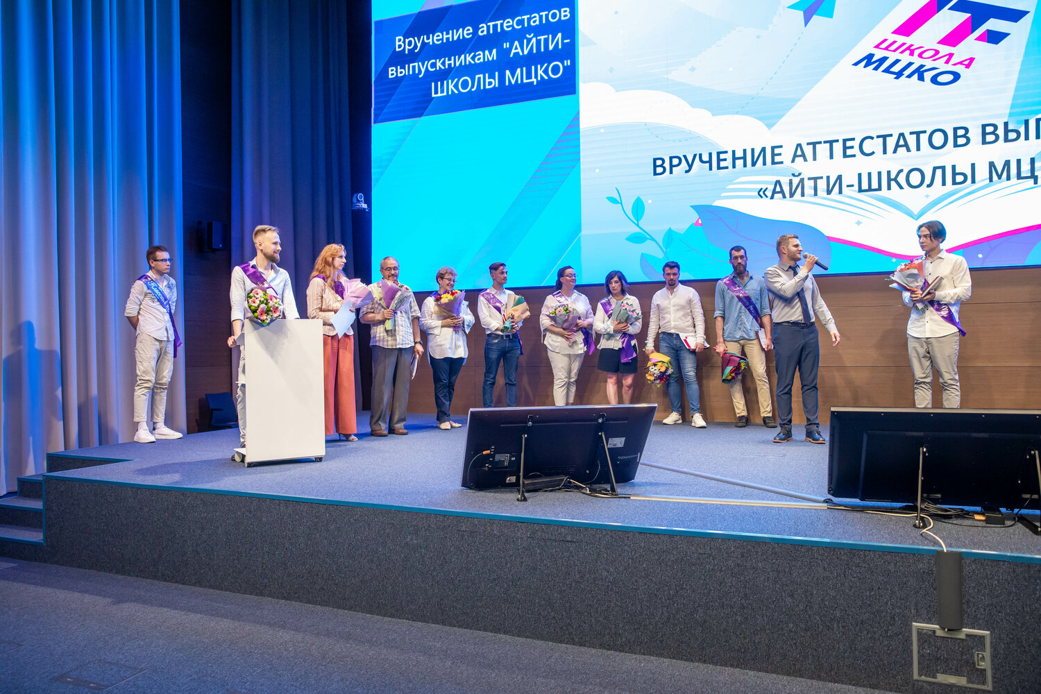 выпускной в россии, выпускной, выпускной бал, выпускники, вручение