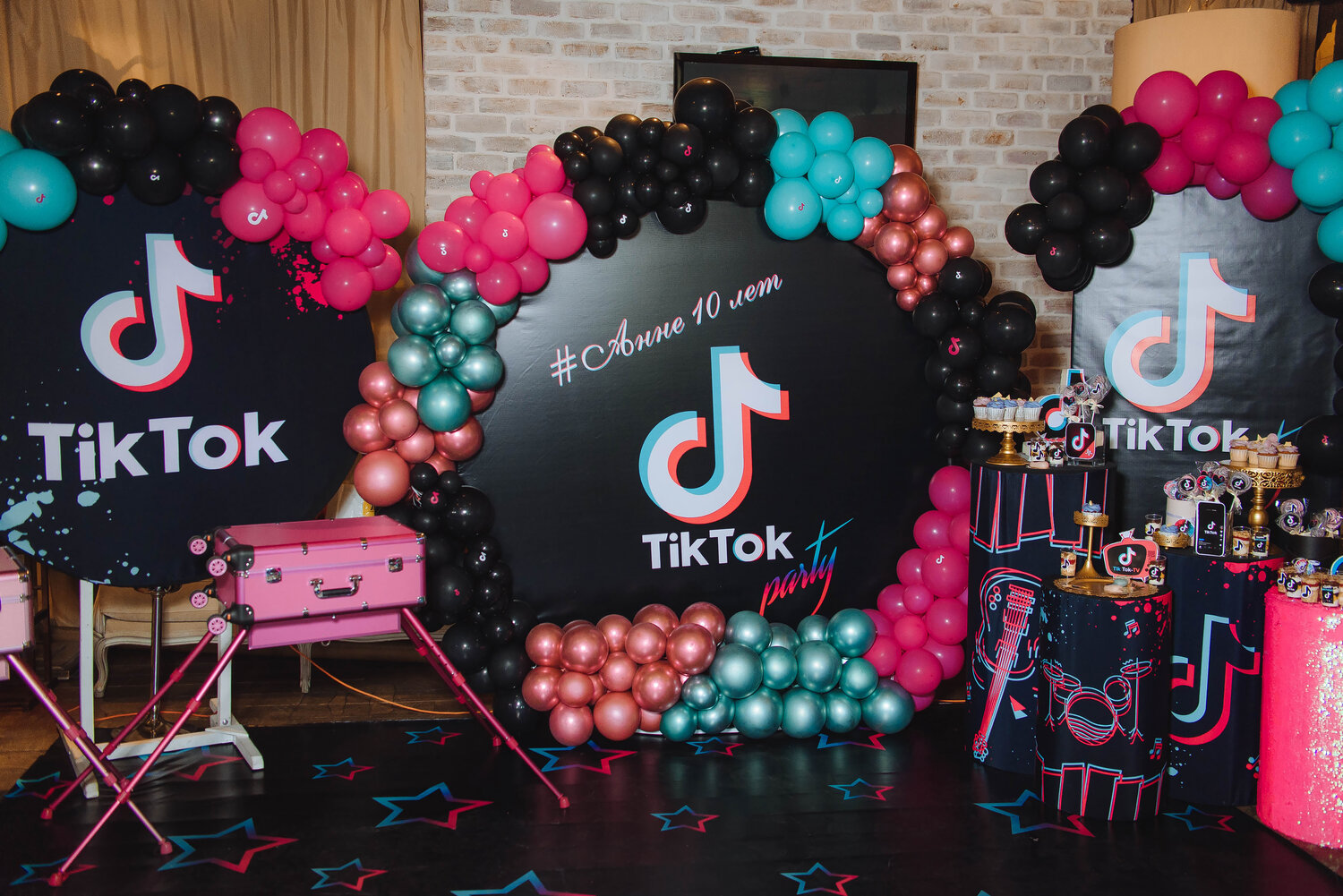 фотозона в стиле тик ток, фотозона в стиле тик ток из шаров, фотозона тик ток шары, тик ток фотозоны, фотозона тик ток