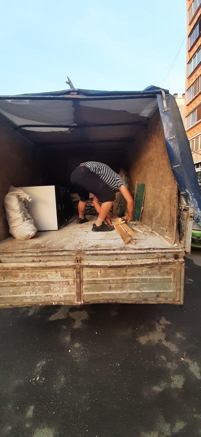 газель, фура газель, разгружают газель, газель с грузчиками, машина газель
