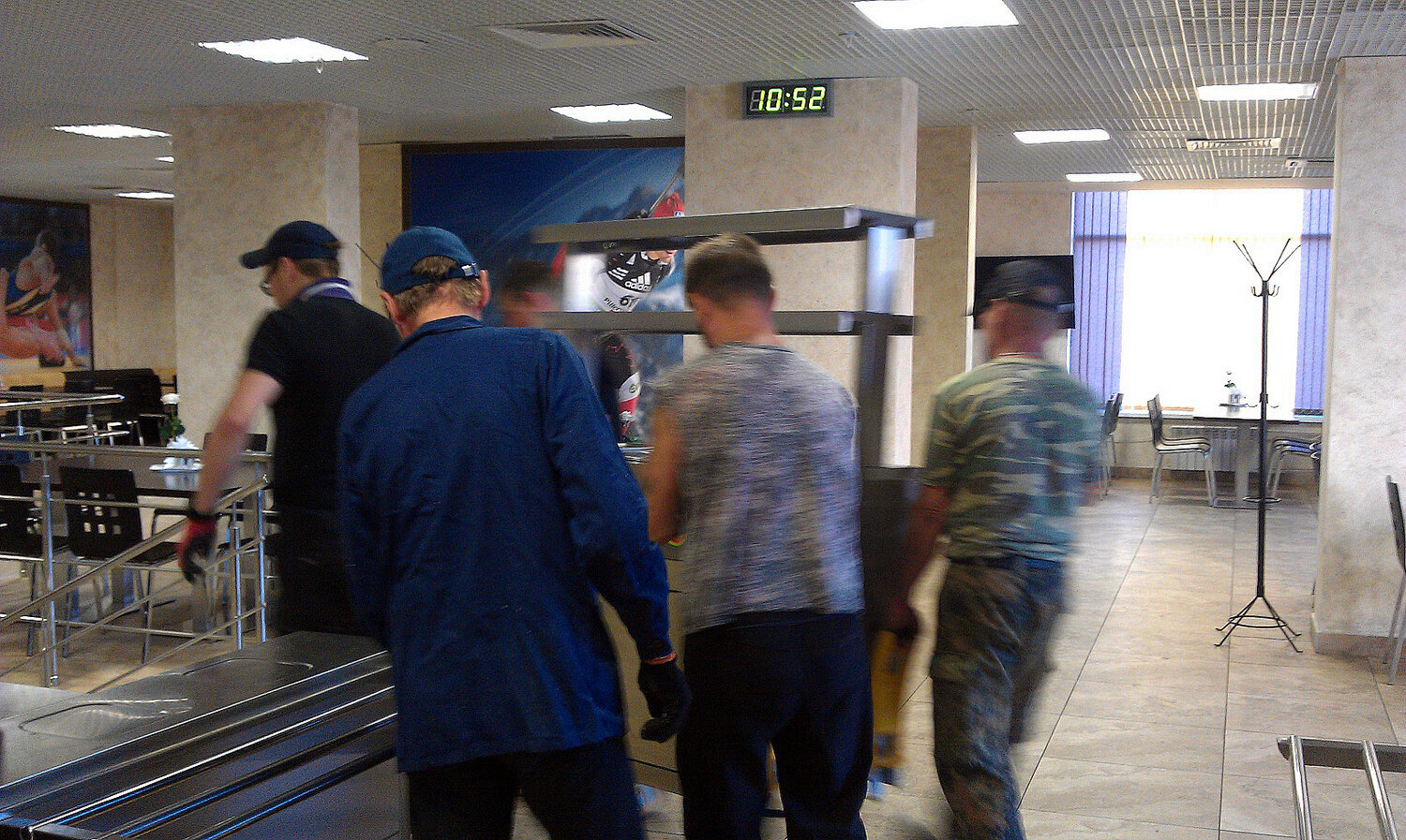 досмотр в аэропорту, охрана объектов, очередь в аэропорту, охрана, сотрудник полиции