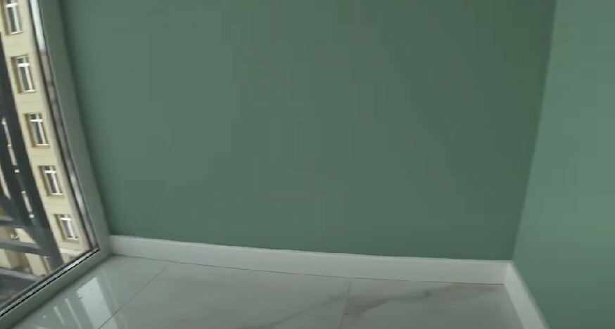 стена краска, интерьер, покраска стен, белый плинтус, стена в интерьере пустая