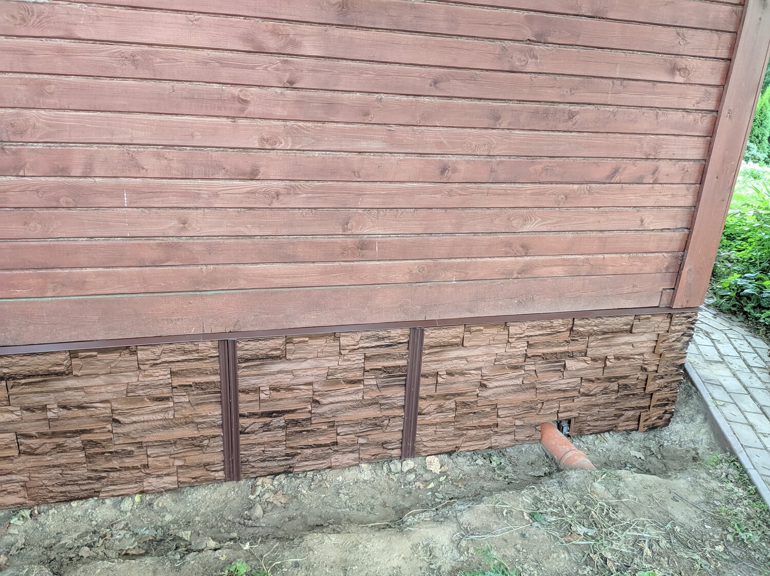 облицовка цоколя дома, отделка цоколя панелями под камень, облицовка цоколя, цокольный сайдинг, цоколь отделка