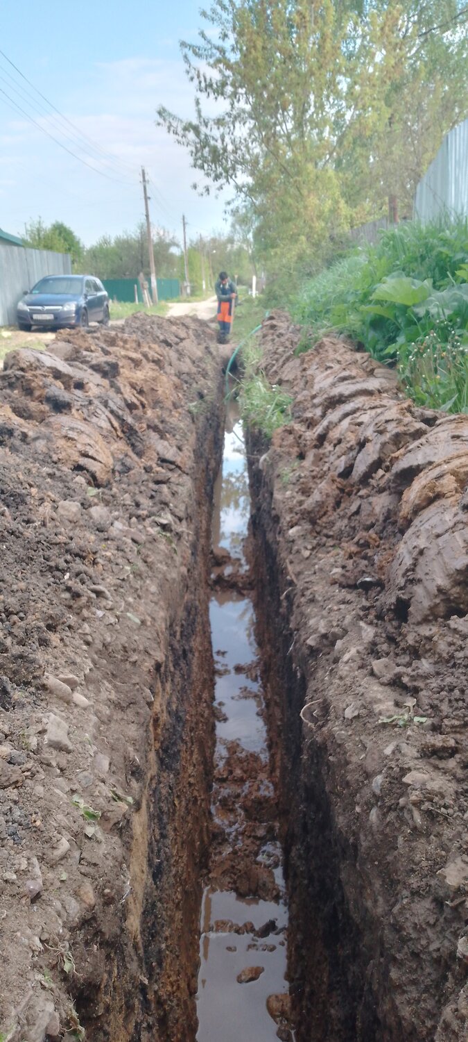 траншея под водопровод, строительство водопровода, прокладка водопровода, траншея под фундамент, траншея для кабеля