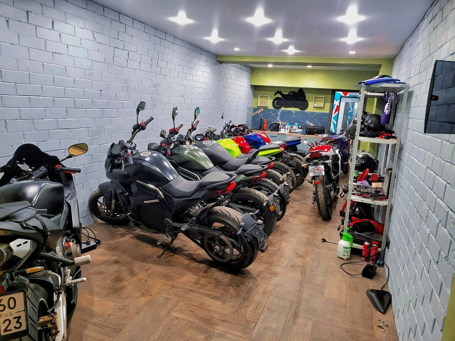 зимнее хранение мотоцикла, гараж для мотоцикла, мотоцикл бу, москва мотоцикл, мотоцикл