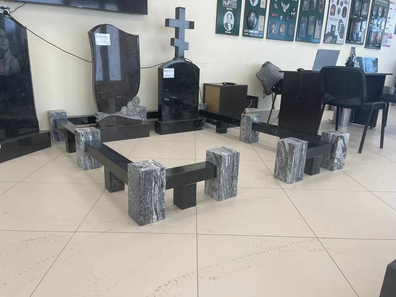 гранитные памятники, гранитные памятники данила мастер на 2 могилы, мемориальный комплекс масловский гранит, памятник из гранита, памятники и надгробия
