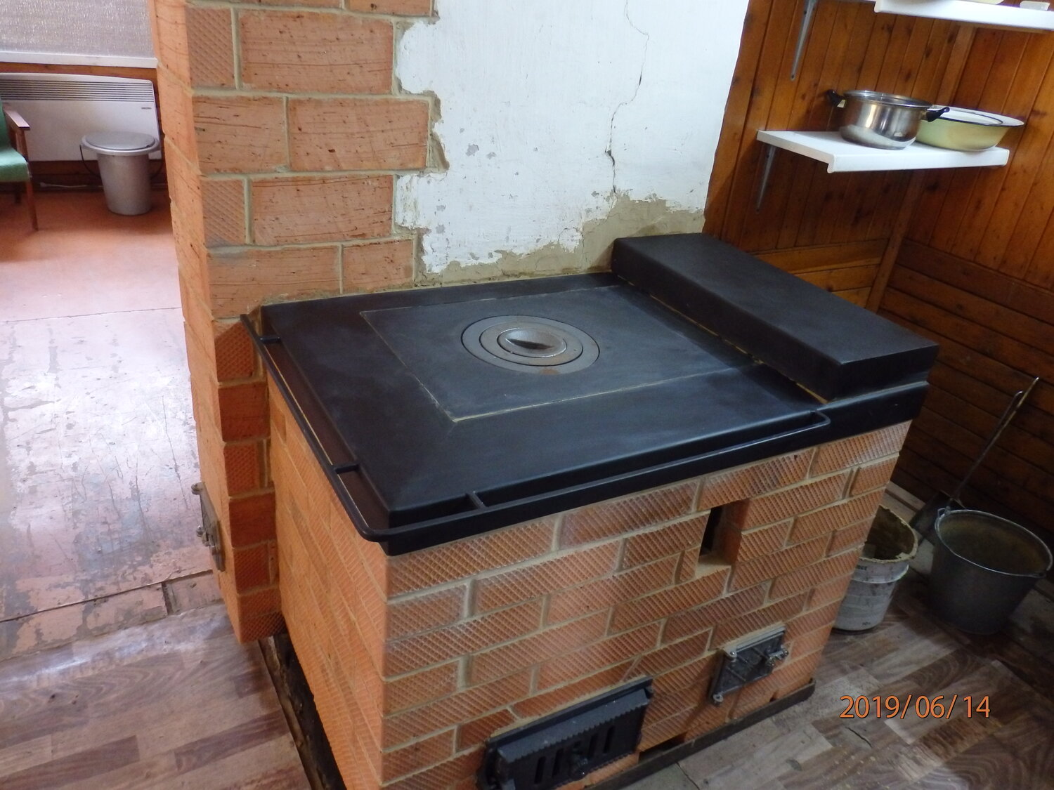 старая печь с плитой, печка с плитой, печь с духовкой и варочной поверхностью из кирпича, печь обычная, варочная плита для печи кирпичной..310х650