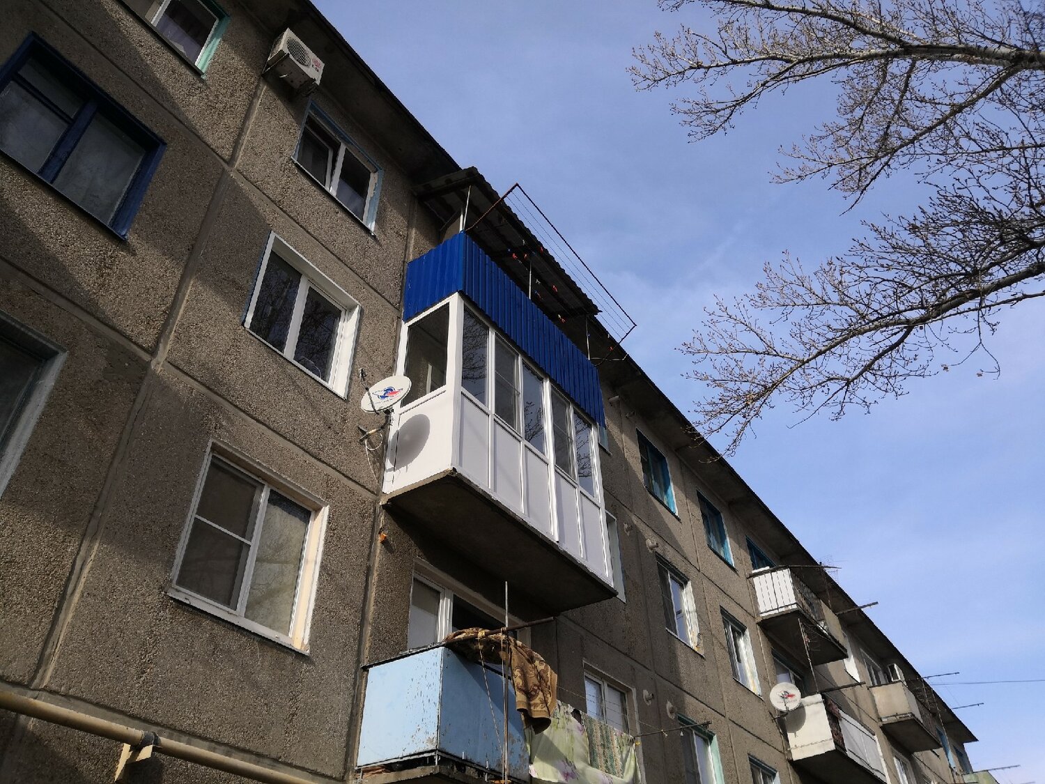 балкон, здание, достроенный балкон, на пятом этаже, лоджия