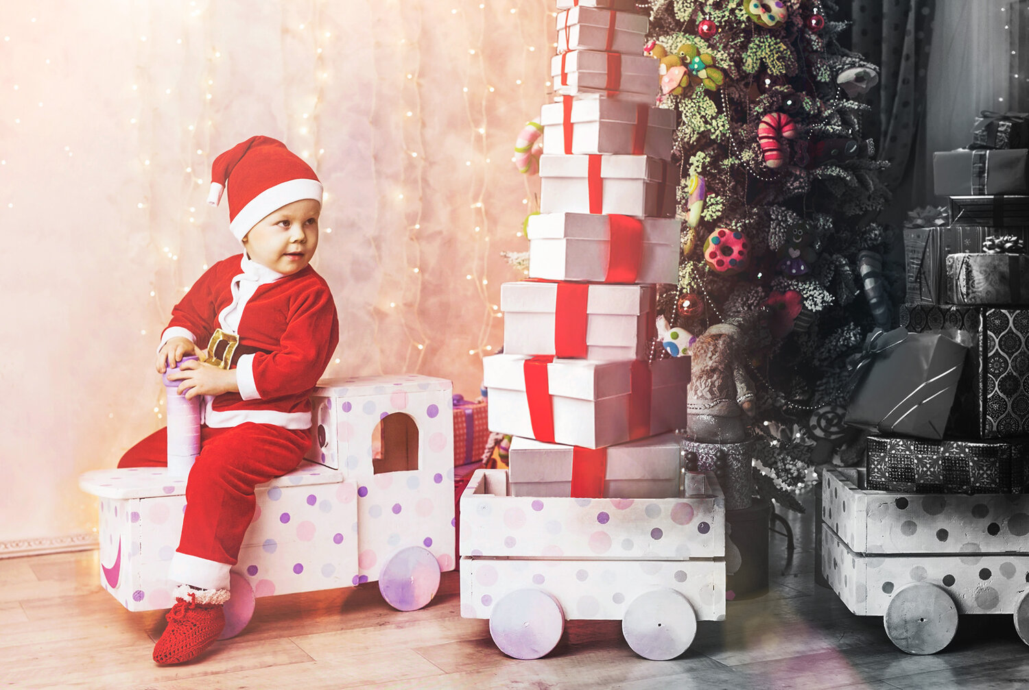 фотосессия детская рождественские истории, новогодний, подарок рождественские истории, ребенок под елкой, маленький санта