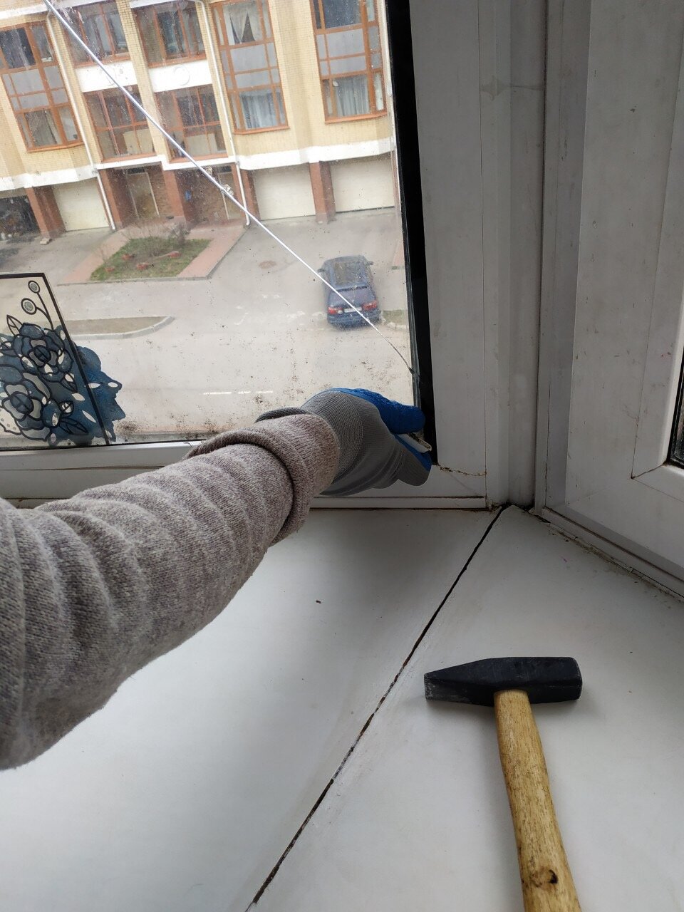 окна, демонтаж окон, демонтаж подоконника, демонтаж бетонного подоконника в панельном доме, монтаж окон без демонтажа старой рамы
