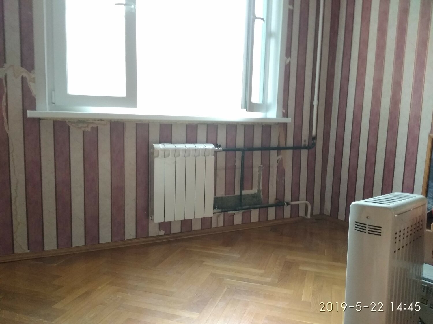 квартира, комната, недвижимость, жилья, батареи в угловой комнате