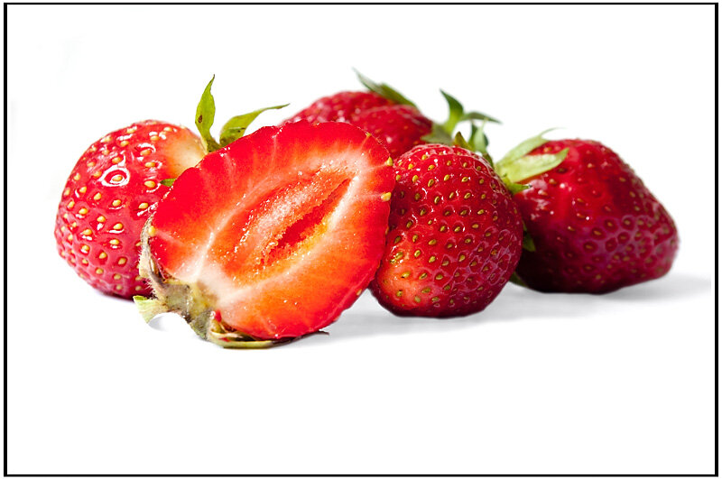 клубника, клубника на белом фоне, сочная клубника, strawberry, садовая клубника