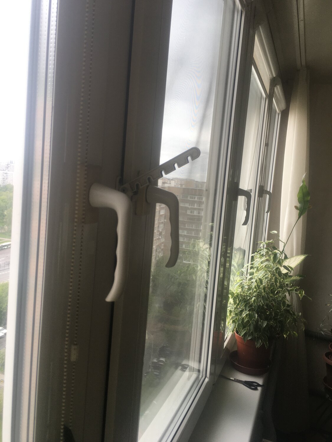 пластиковое окно, окна, пластиковые окна на балкон, ручки для пластиковых окон roto rehau, балконные окна рехау
