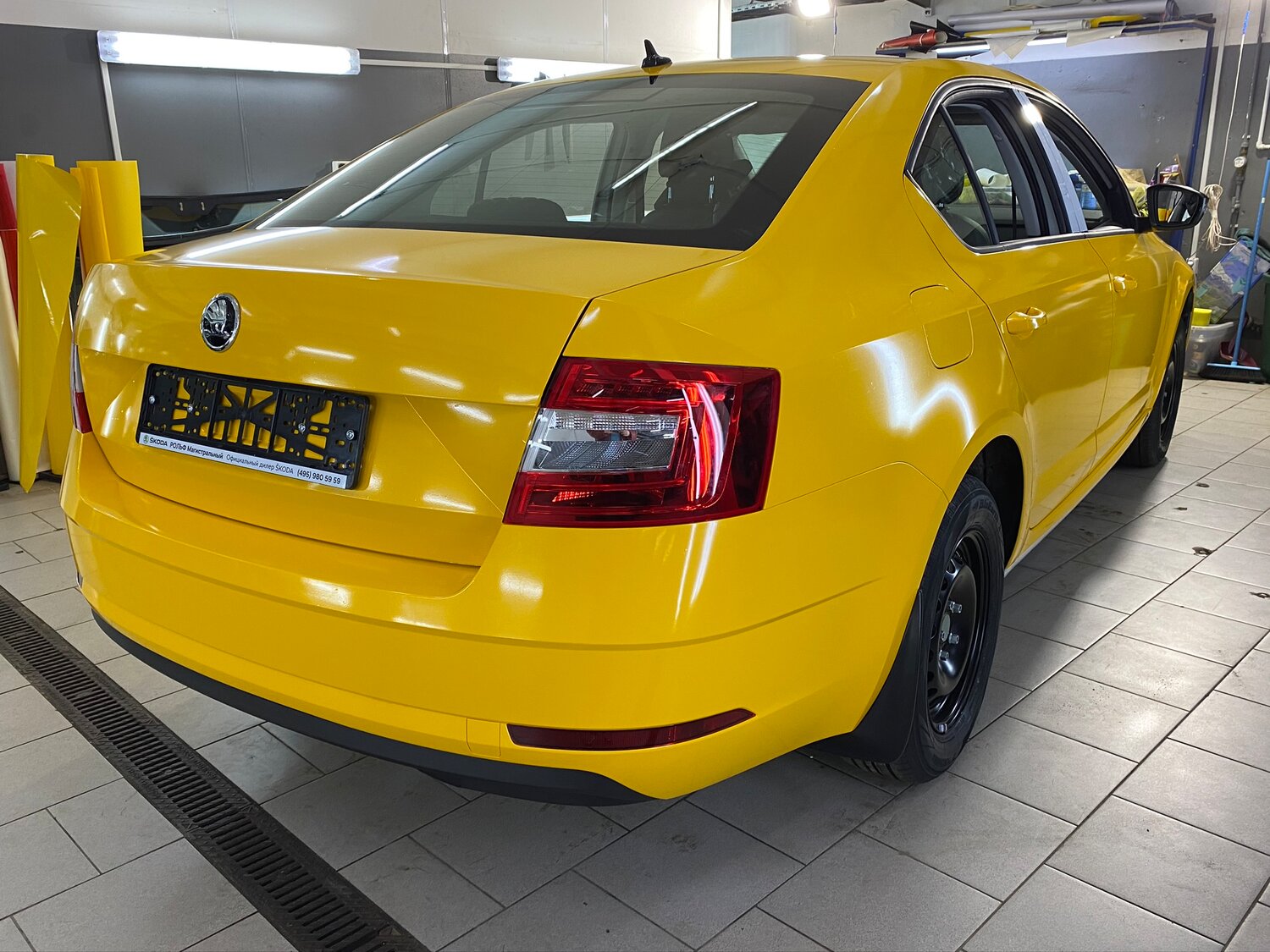 шкода рапид золотая, škoda rapid, skoda rapid золотистая, фольксваген поло седан желтый, škoda octavia