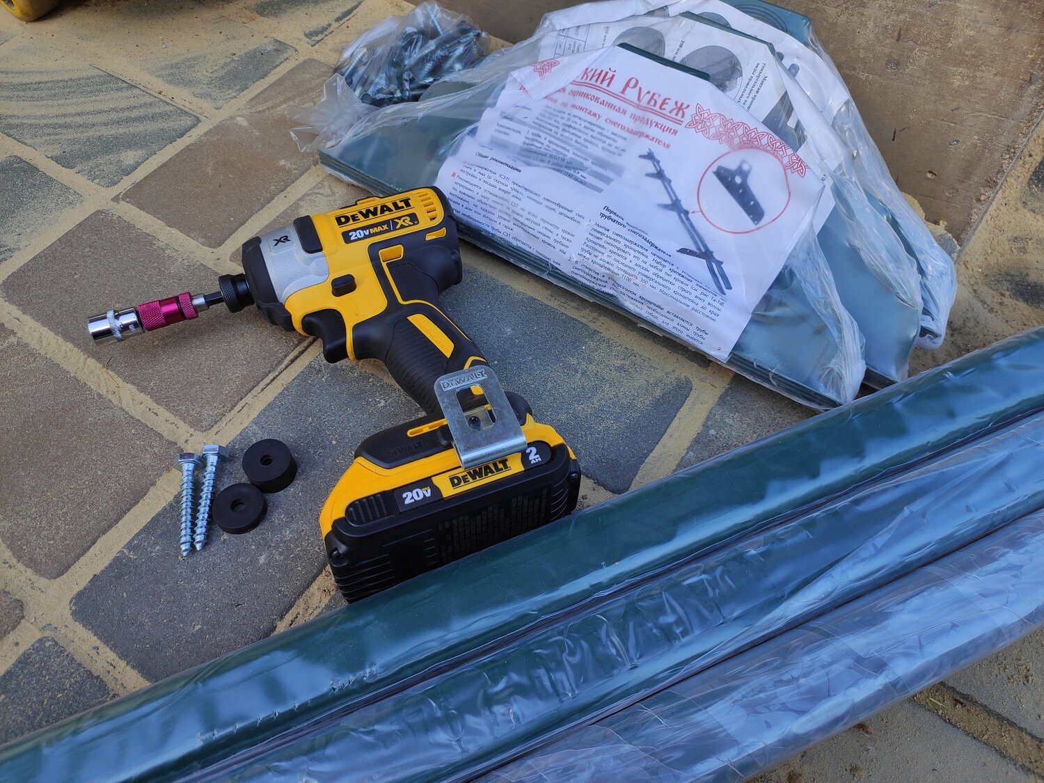 dewalt, бесщеточная дрель-шуруповерт dewalt 12 в xr dcd701n-xj, шуруповёрт деволт 12 вольт, шуруповерт аккумуляторный dewalt dcd716d2, кнопка на шуруповерт деволт 18 вольт