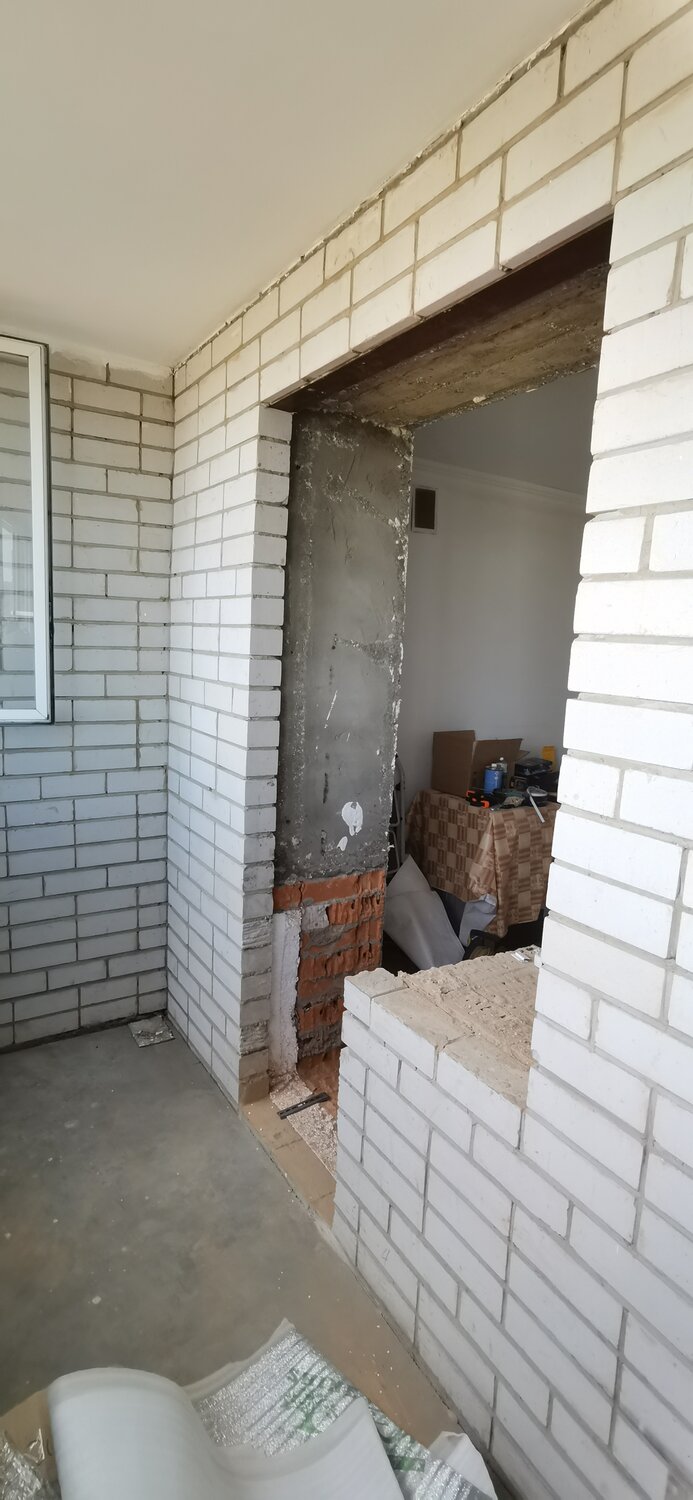перегородка полуаркой из газосиликатных блоков, перегородки из силикатного кирпича, кладка, демонтаж стен в новостройке, пеноблок