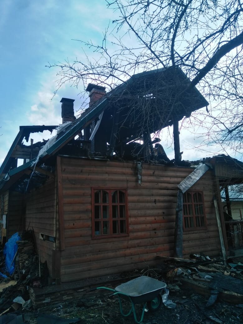 сгоревший дом, деревни, деревянный дом, пожар в деревне, дом