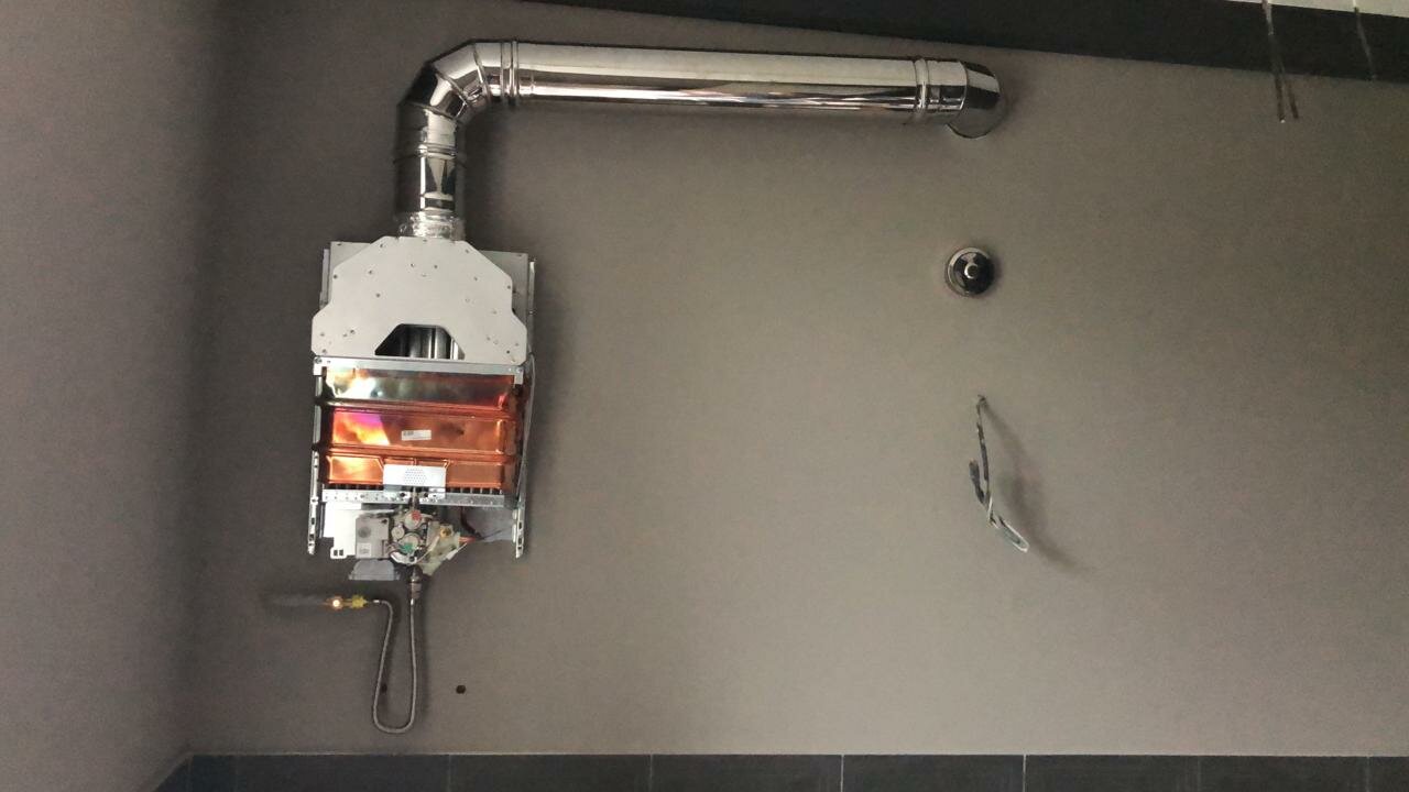 вытяжка для газовой колонки, вытяжка на газовую колонку на улицу, газовая колонка, газовая колонка виват диаметр трубы дымохода, газовая колонка турбированная риннай