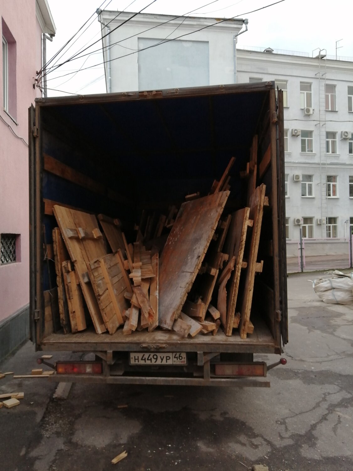 вывоз мусора досок, грузоперевозки вывоз мусора грузчики, грузчик, вывоз мусора газель 4 метра, грузчики екатеринбург