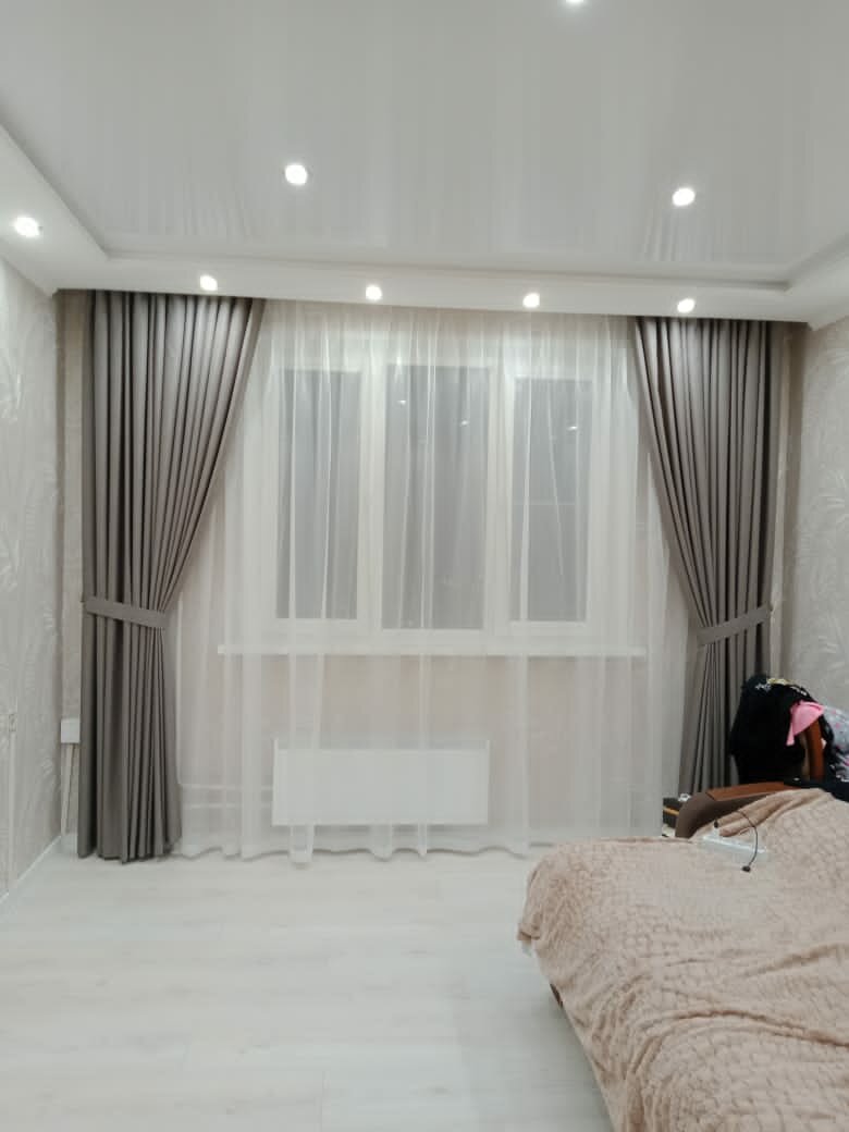 стильные шторы, закрытый тюль, шторы для залы с балконом, шторы прямые, раздвижная тюль