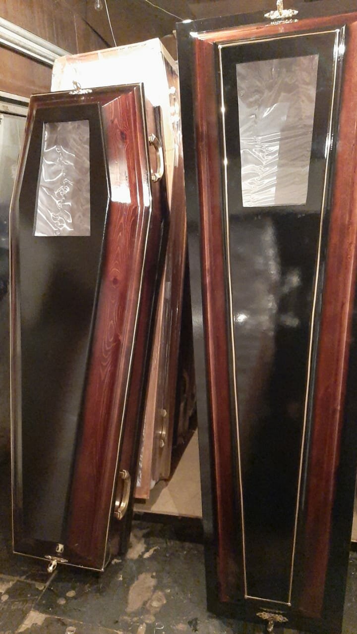 гроб, полированный комбинированный гроб в красном дереве, гроб деревянный, обитый атласом с лакированной накладкой, оружейный сейф своими руками, гроб деревянный лакированный б-4