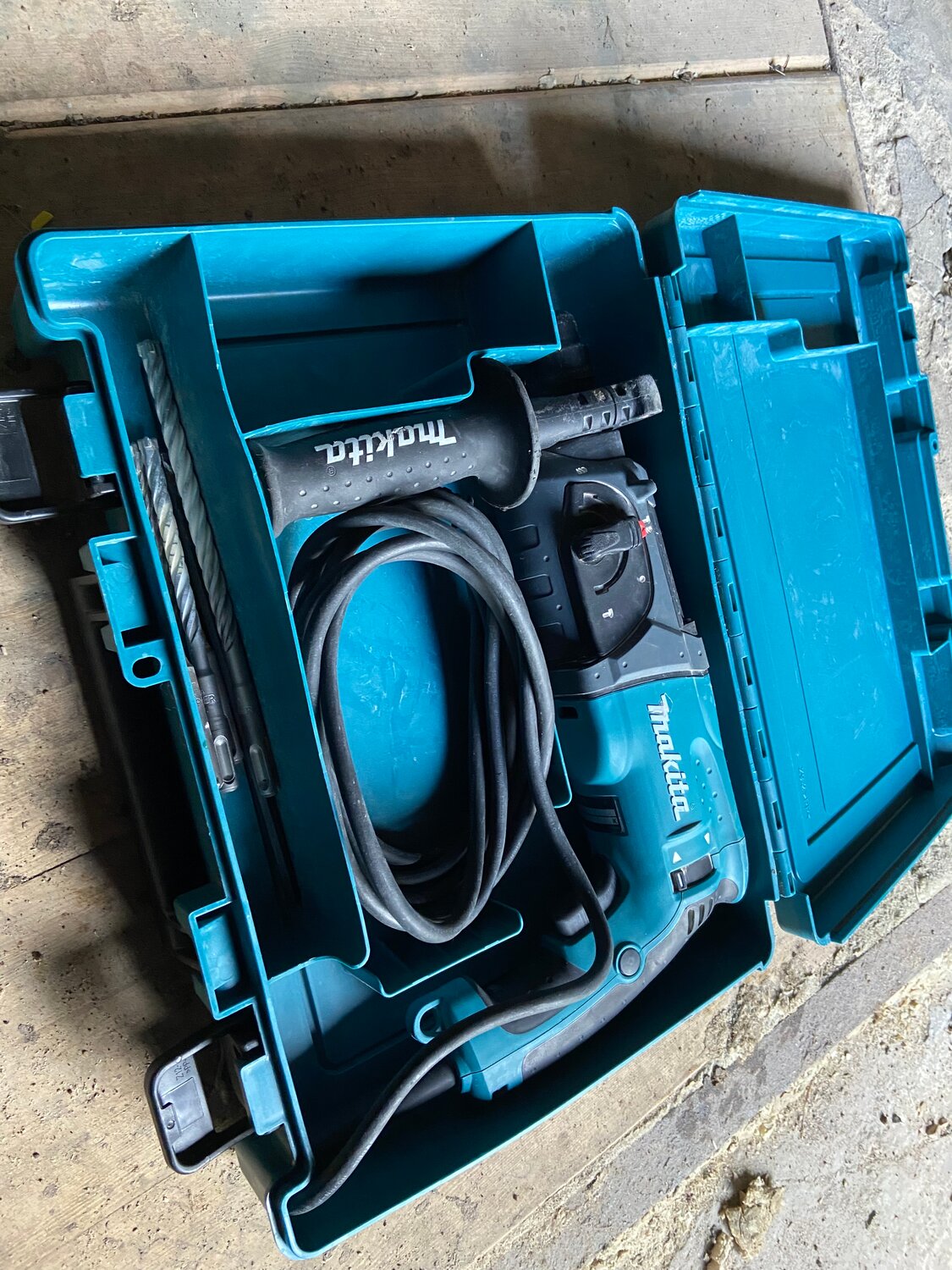 перфоратор сетевой makita hr2610, перфоратор makita hr2470x15, перфоратор makita hr2470 780w, перфоратор макита hr2470, перфоратор makita hr2470 подделка