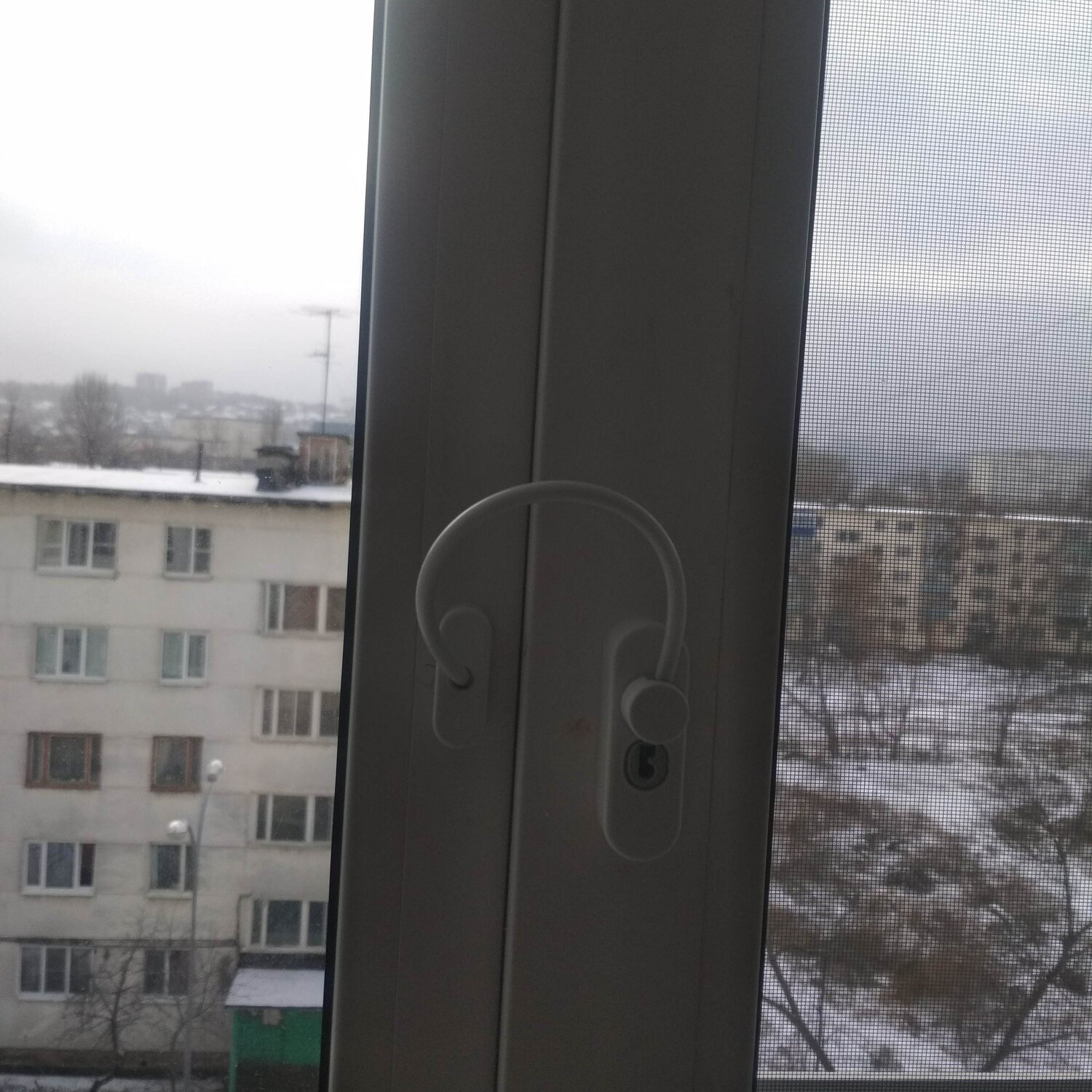 замки на окна от детей, защита на окна от детей, замки на пластиковые окна, пластиковые окна, замки на окна
