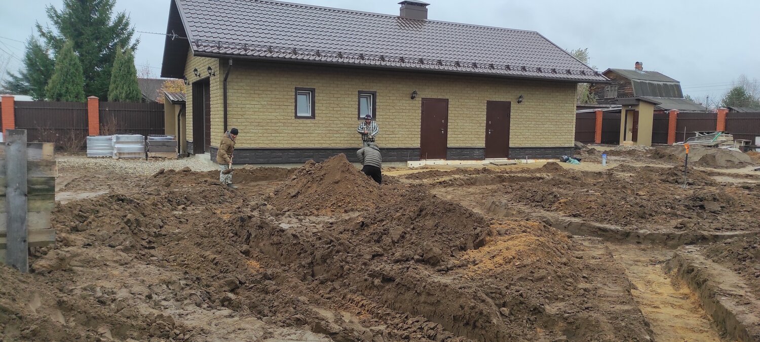 строительство домов, дом участок, строим дом, земляной участок, 2-х этажный дом его фундамент