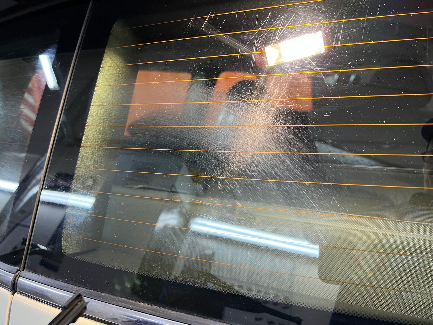 полировка стекла, полировка заднего стекла, стекло, автомобиль, царапины на стекле автомобиля