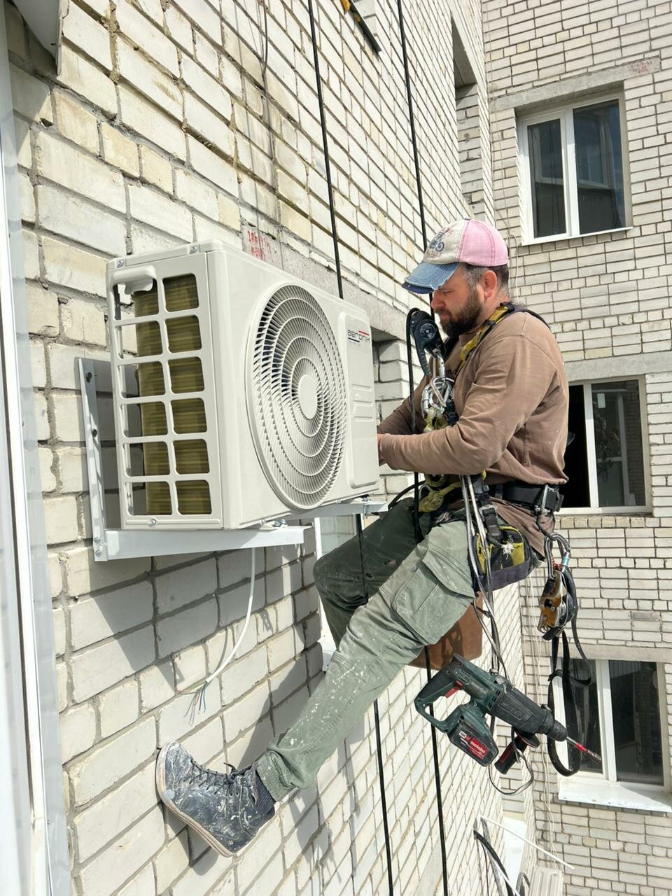 кондиционер монтаж, установка кондиционера, установка кондиционера в москве, монтаж сплит систем, кондиционер