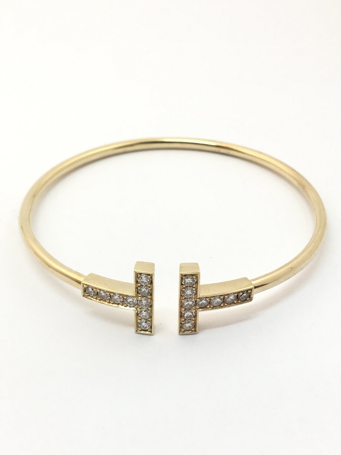 позолоченные браслеты женские, застёжка на золотой браслет круглая, женский браслет, браслет tiffany t wire, браслеты тиффани белое и желтое золото