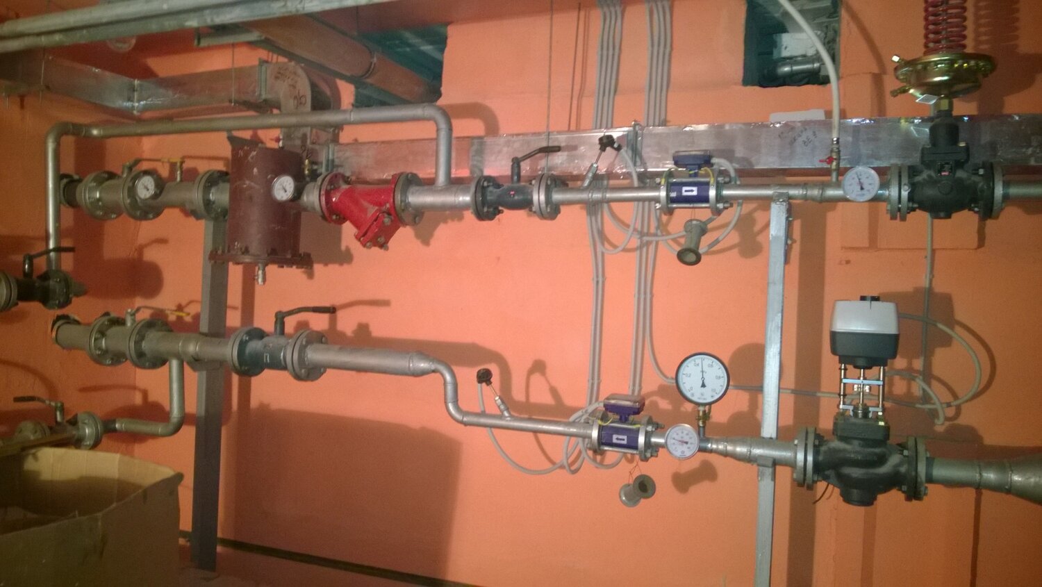 смонтированный в итп клапан vfg2, счётчик уутэ, клапан danfoss в тепловом узле, пломбировка уутэ, запорная арматура теплового узла