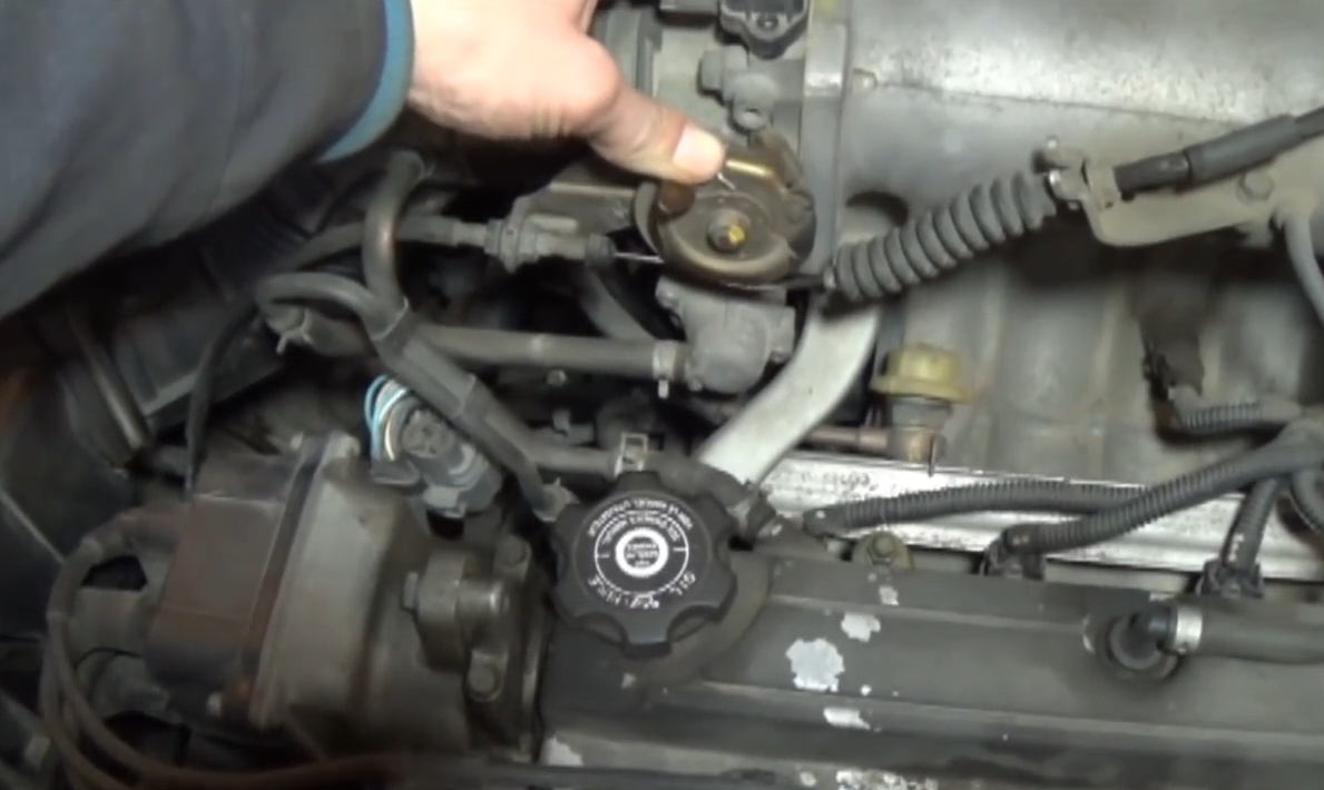 замена термостата skoda fabia, мазда демио клапан картерных газов, вакуумная трубка круиз контроля додж караван, форд галакси ошибка p0401, двигатель пежо 308 2011 щуп