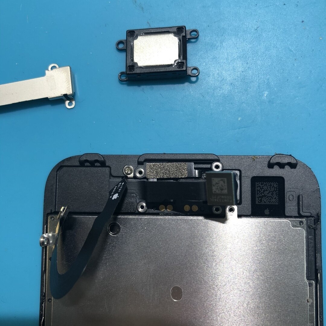 динамик айфон 7, динамик айфон 7 плюс, динамик iphone 5s, винты iphone 7 динамик, замена дисплея iphone x