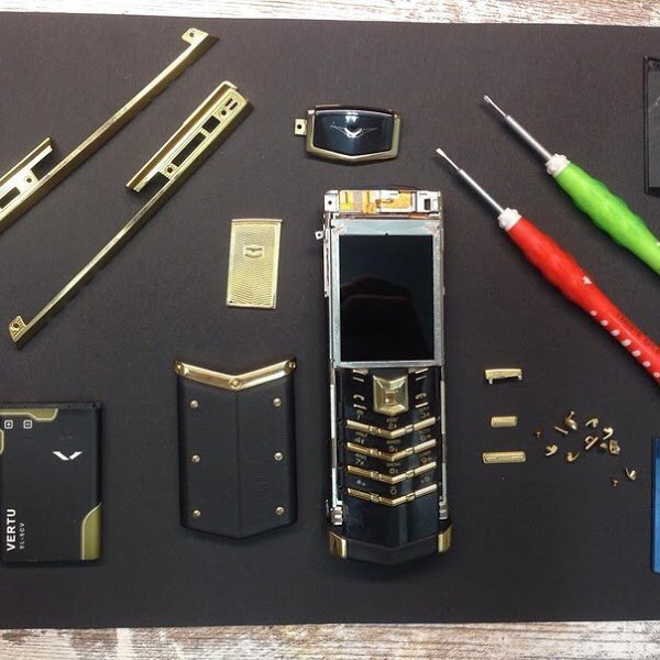 vertu, vertu v10, vertu m8, vertu signature s design yellow gold, vertu v01